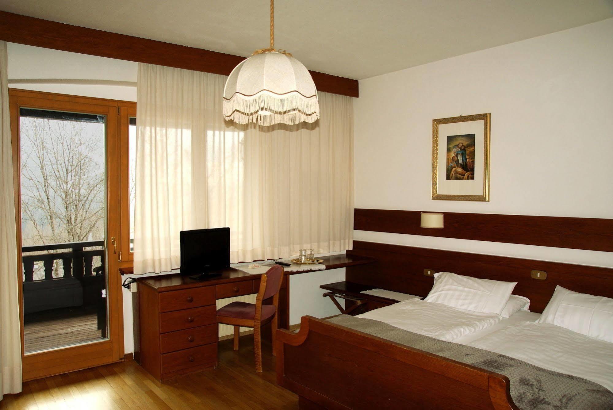 Park Hotel Villa Trunka Lunka Cavalese Exterior foto